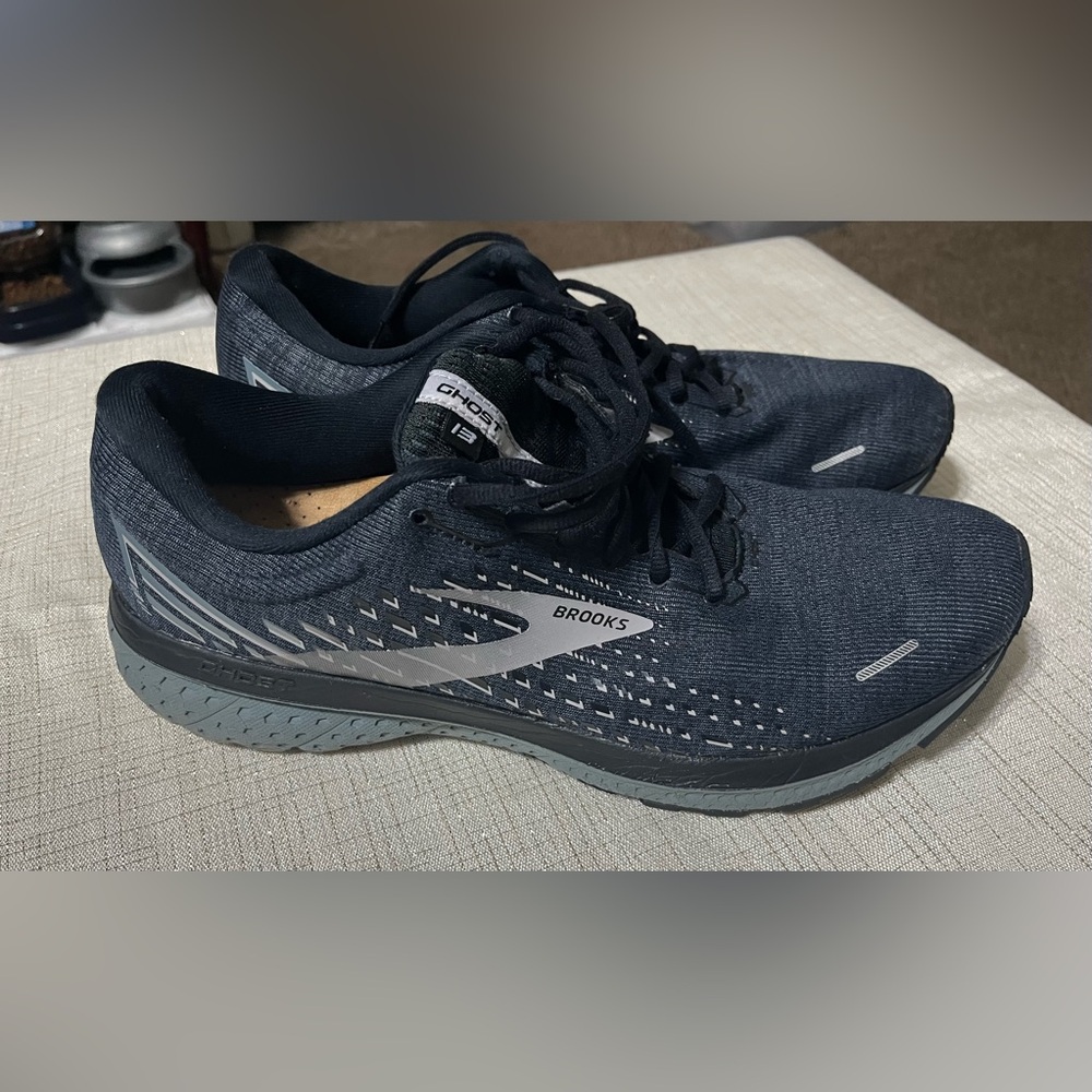 Brooks Ghost Mens Road
Running Shoe Training Black
Grey
Size: Men's / US 11.5